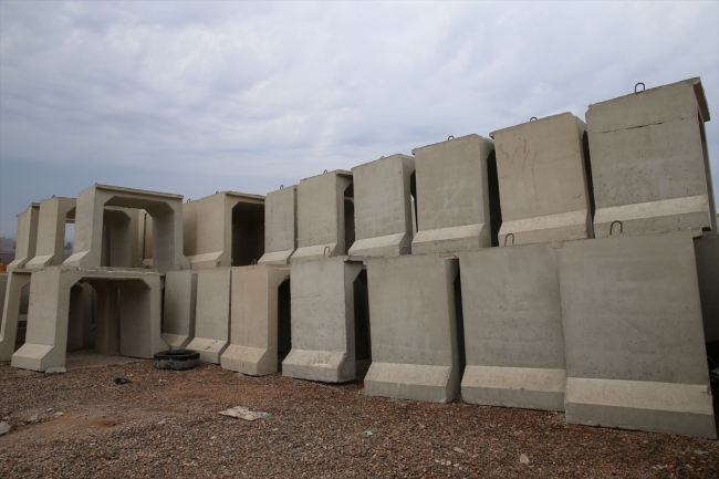 Suriye sınırına beton mevzi takviyesi